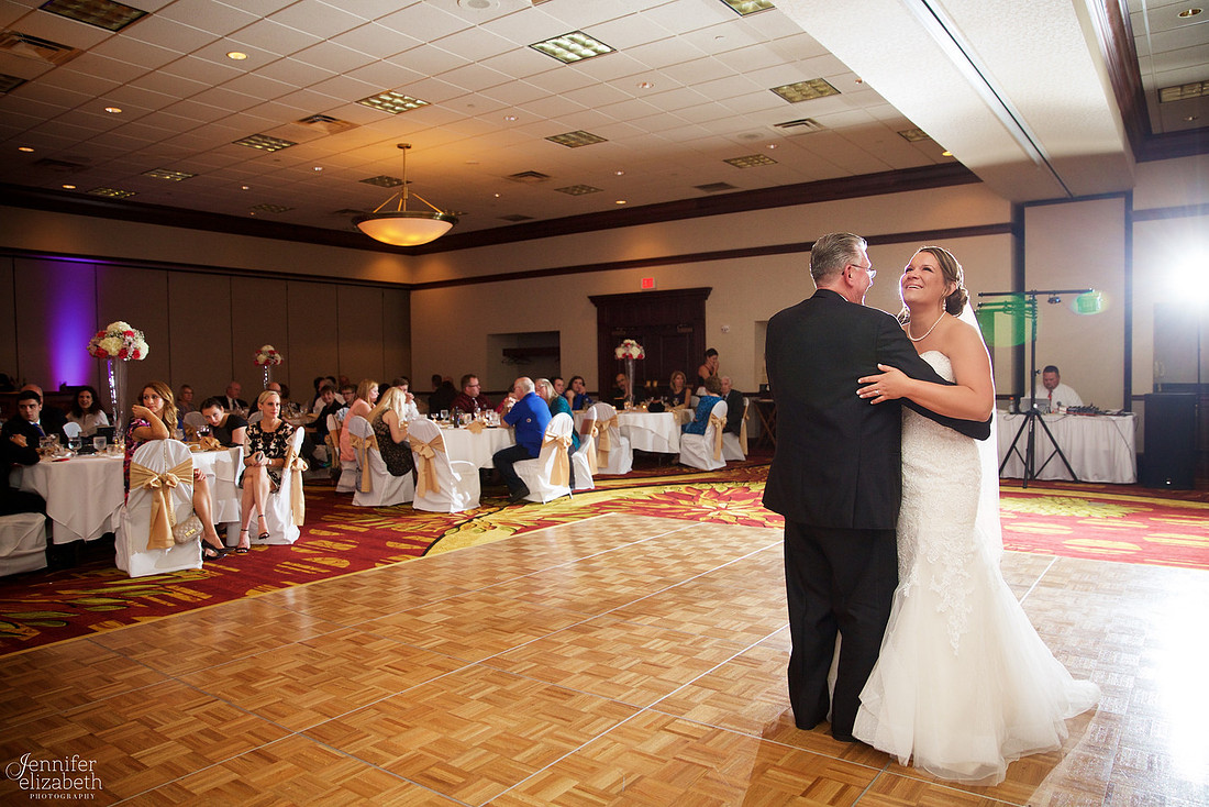Amanda & Mike: Cleveland, Ohio Wedding