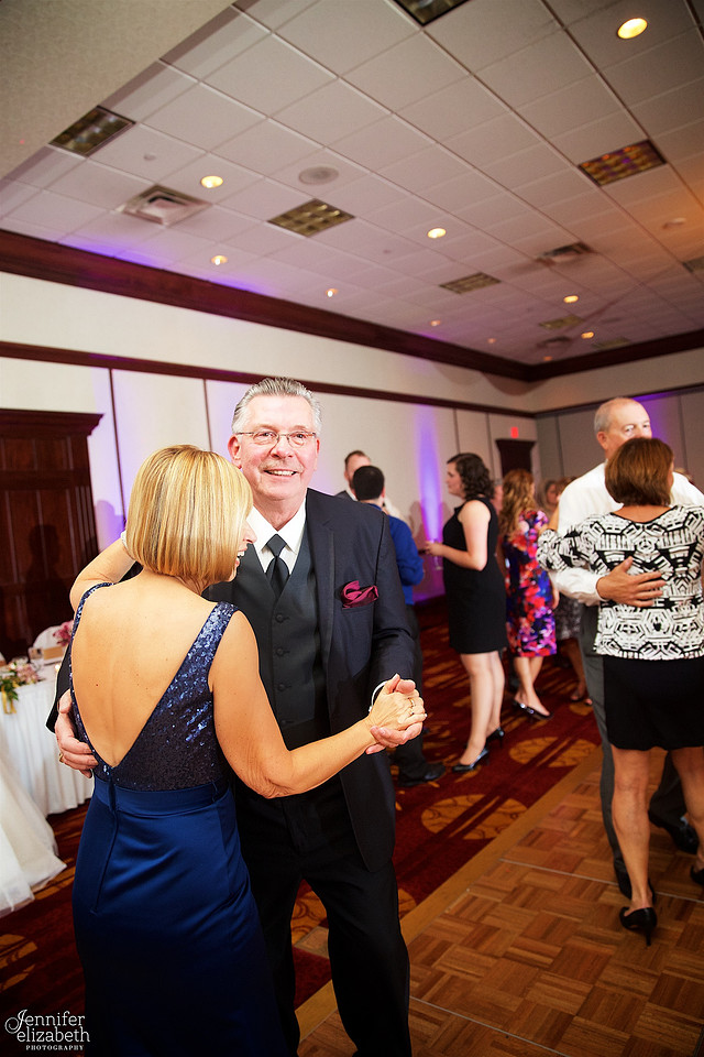 Amanda & Mike: Cleveland, Ohio Wedding