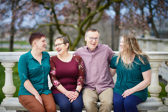 The Y Family: Portrait Session at the Cleveland Museum of Art and Wade Lagoon