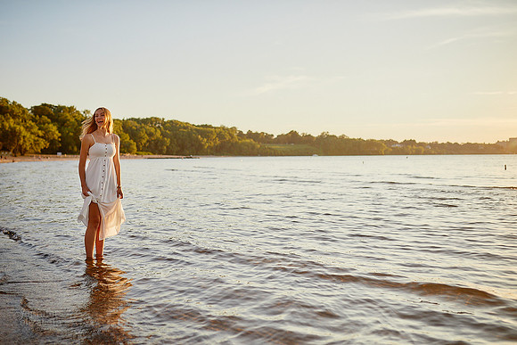 Caroline: Senior Session at Edgewater Park