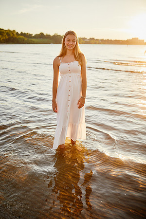 Caroline: Senior Session at Edgewater Park