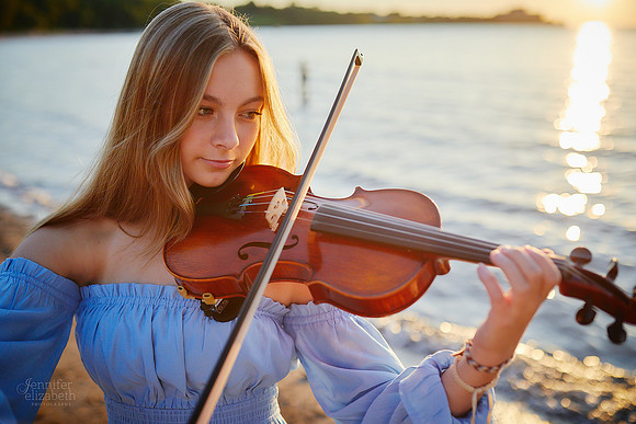 Caroline: Senior Session at Edgewater Park