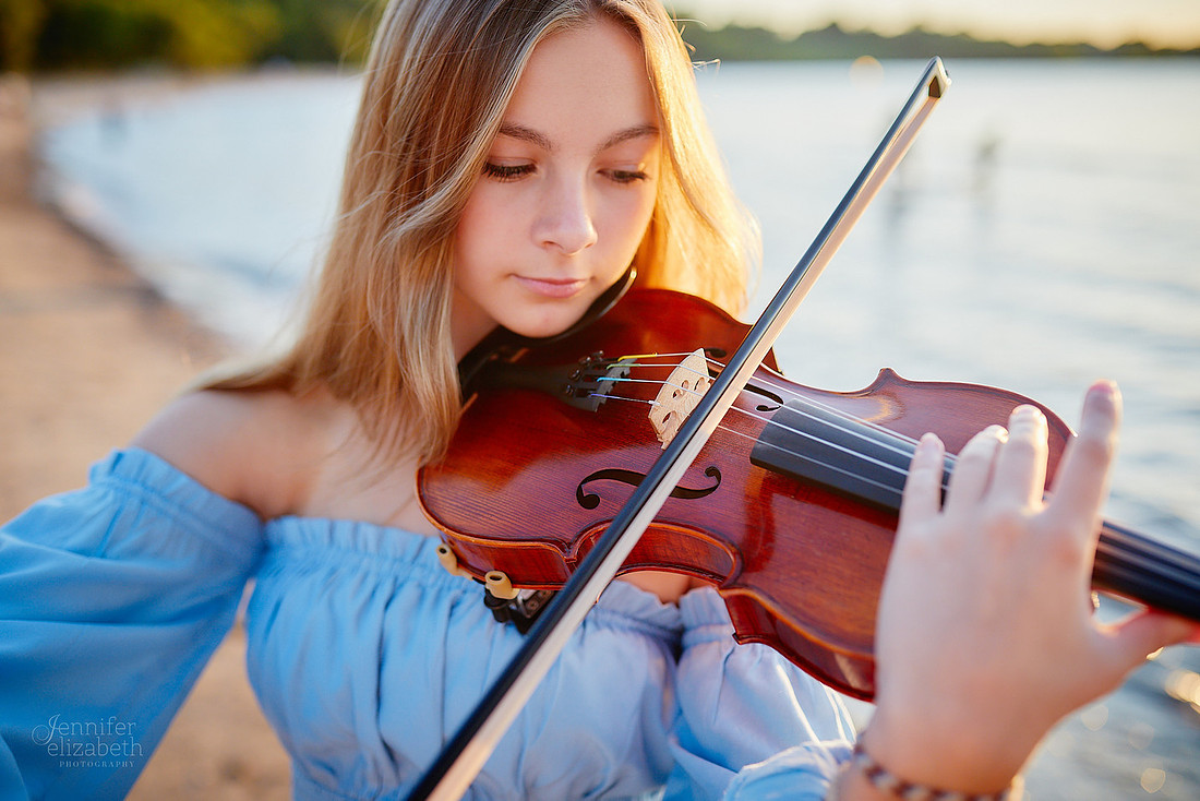 Caroline: Senior Session at Edgewater Park