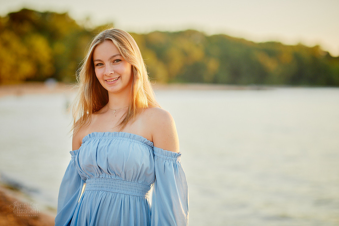 Caroline: Senior Session at Edgewater Park