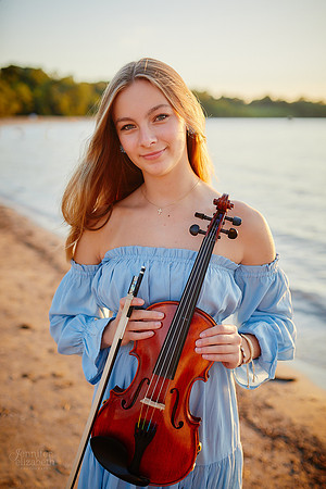 Caroline: Senior Session at Edgewater Park