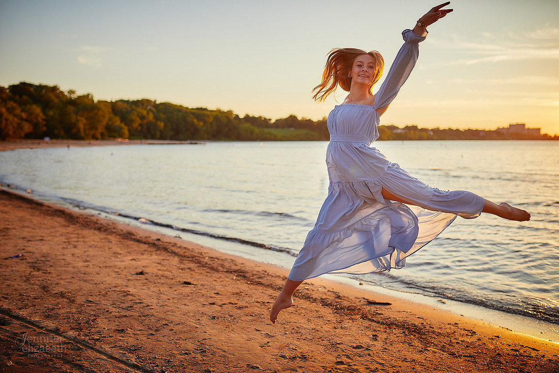 Caroline: Senior Session at Edgewater Park