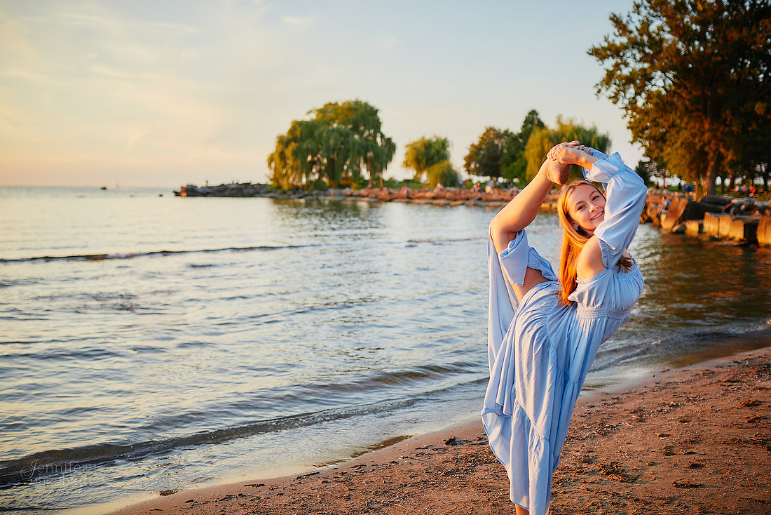 Caroline: Senior Session at Edgewater Park