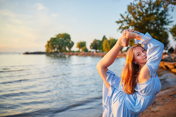 Caroline: Senior Session at Edgewater Park