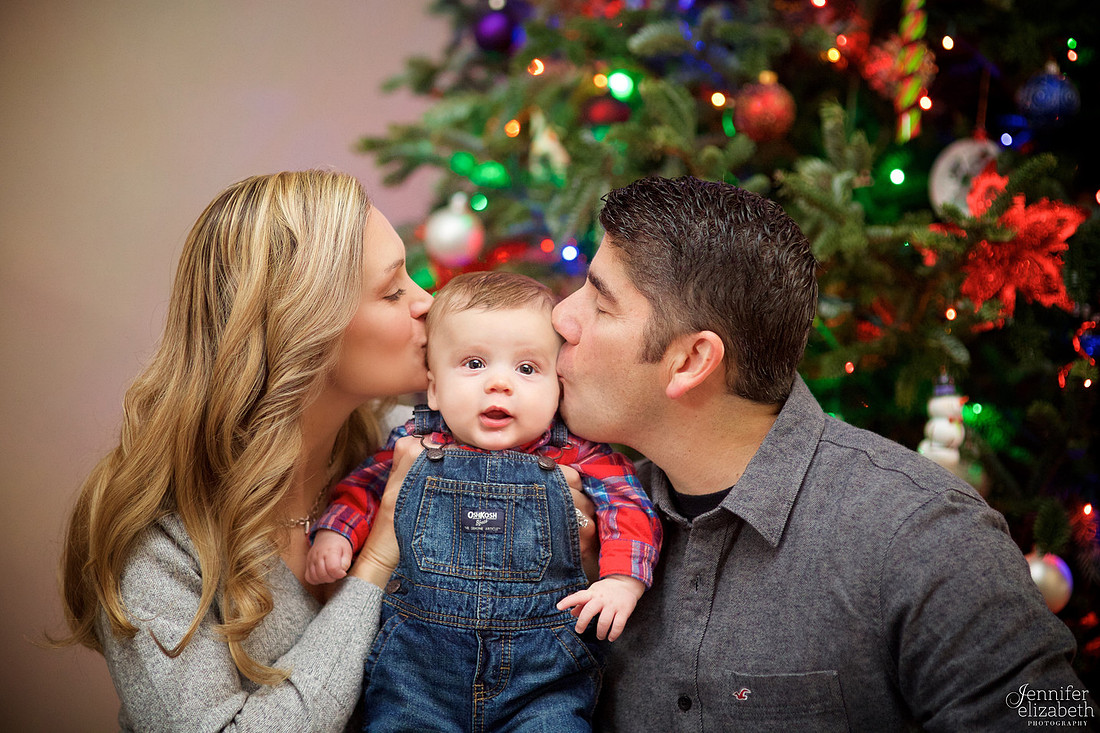 The V Family: Christmas Session in North Royalton, Ohio