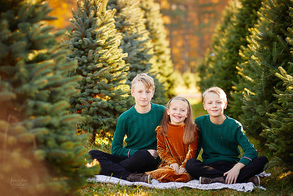 Holiday Mini Portrait Sessions at Sugar Pines Farm in Chesterland