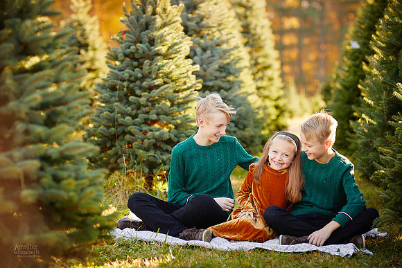 Holiday Mini Portrait Sessions at Sugar Pines Farm in Chesterland