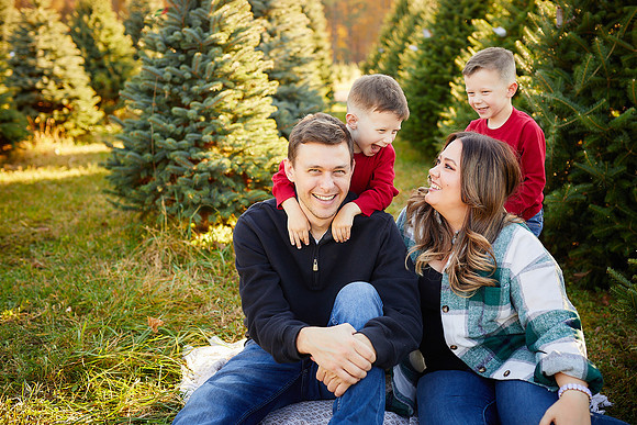 Holiday Mini Portrait Sessions at Sugar Pines Farm in Chesterland