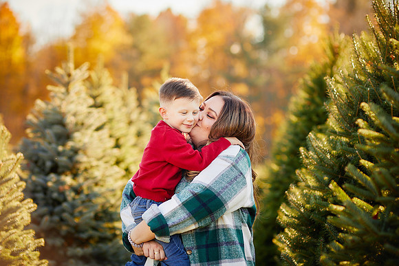 Holiday Mini Portrait Sessions at Sugar Pines Farm in Chesterland