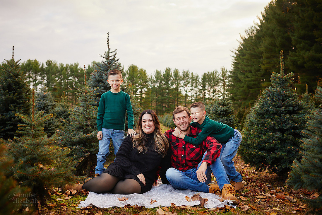Holiday Mini Sessions at Sugar Pines Farm in Chesterland