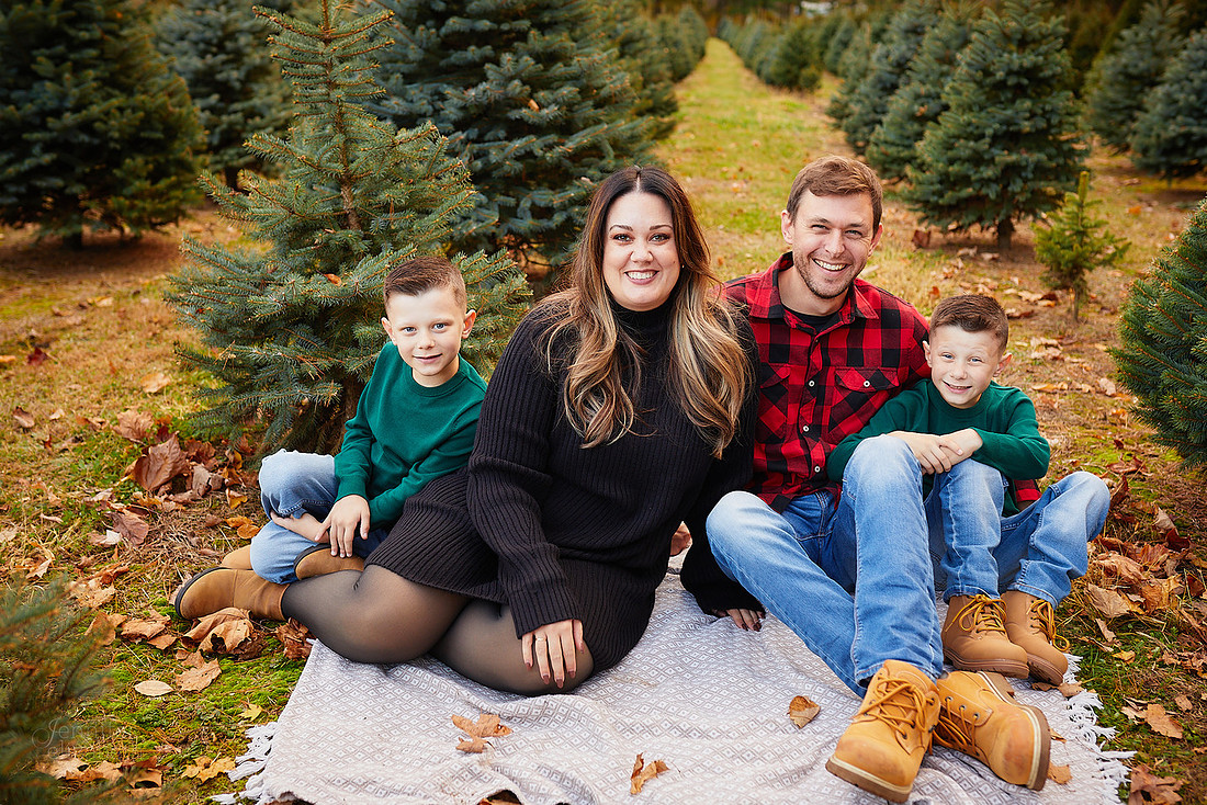 Holiday Mini Sessions at Sugar Pines Farm in Chesterland