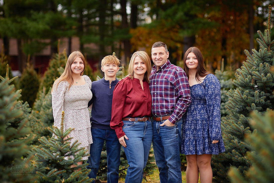 Holiday Mini Sessions at Sugar Pines Farm in Chesterland