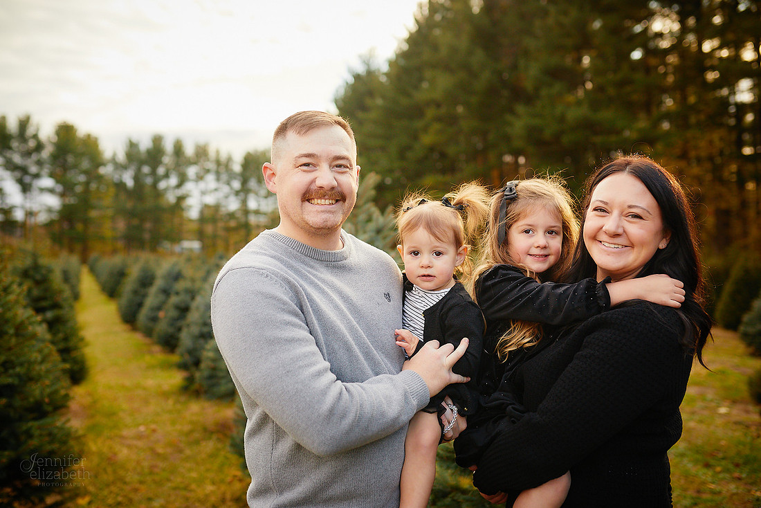 Holiday Mini Sessions at Sugar Pines Farm in Chesterland
