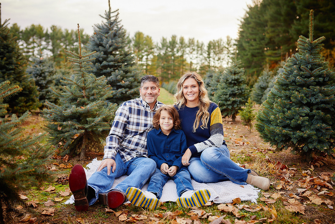 Holiday Mini Sessions at Sugar Pines Farm in Chesterland