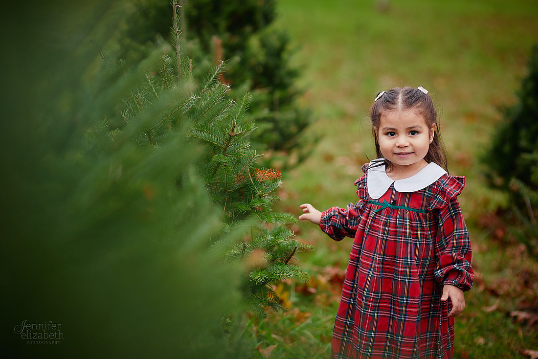The M Family: Holiday Portrait Session at Rauh Christmas Tree Farm in Stow