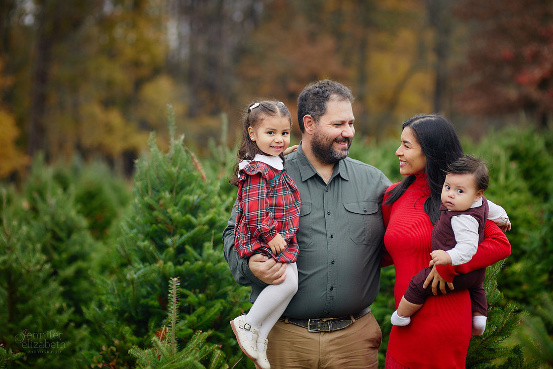 The M Family: Holiday Portrait Session at Rauh Christmas Tree Farm in Stow
