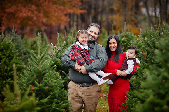 The M Family: Holiday Portrait Session at Rauh Christmas Tree Farm in Stow