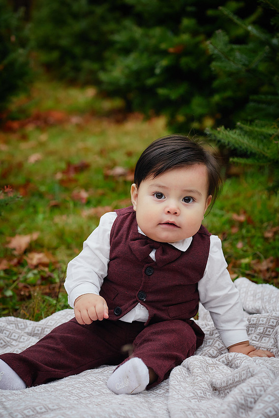 The M Family: Holiday Portrait Session at Rauh Christmas Tree Farm in Stow
