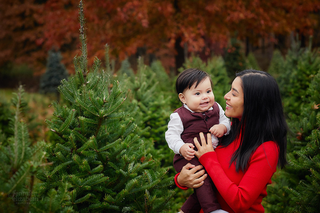 The M Family: Holiday Portrait Session at Rauh Christmas Tree Farm in Stow