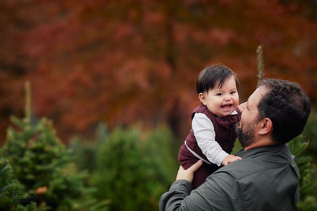 The M Family: Holiday Portrait Session at Rauh Christmas Tree Farm in Stow