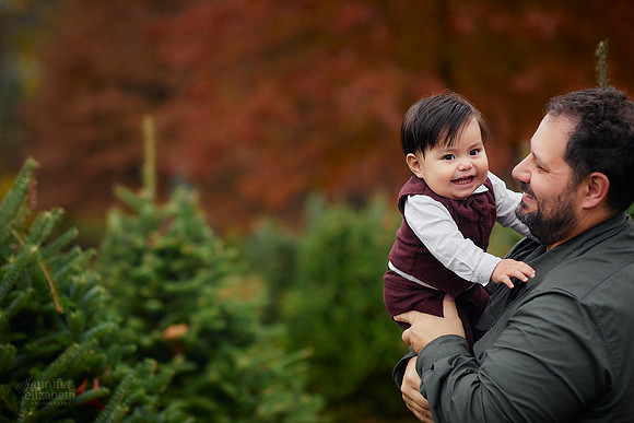 The M Family: Holiday Portrait Session at Rauh Christmas Tree Farm in Stow
