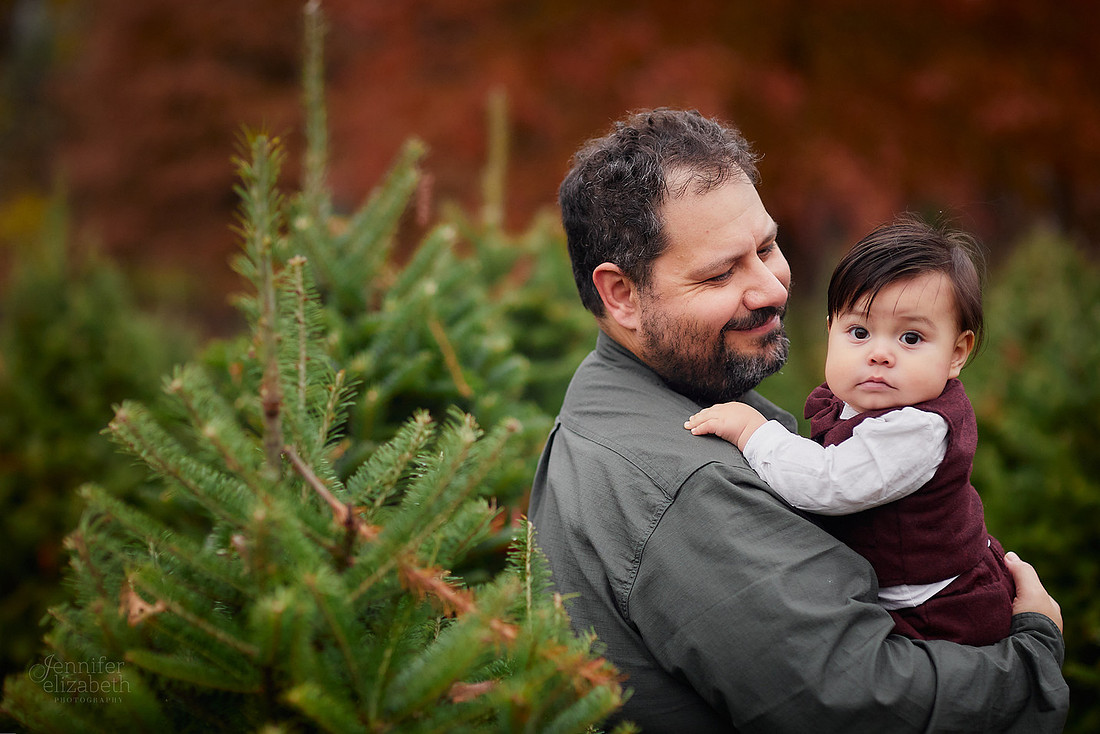 The M Family: Holiday Portrait Session at Rauh Christmas Tree Farm in Stow