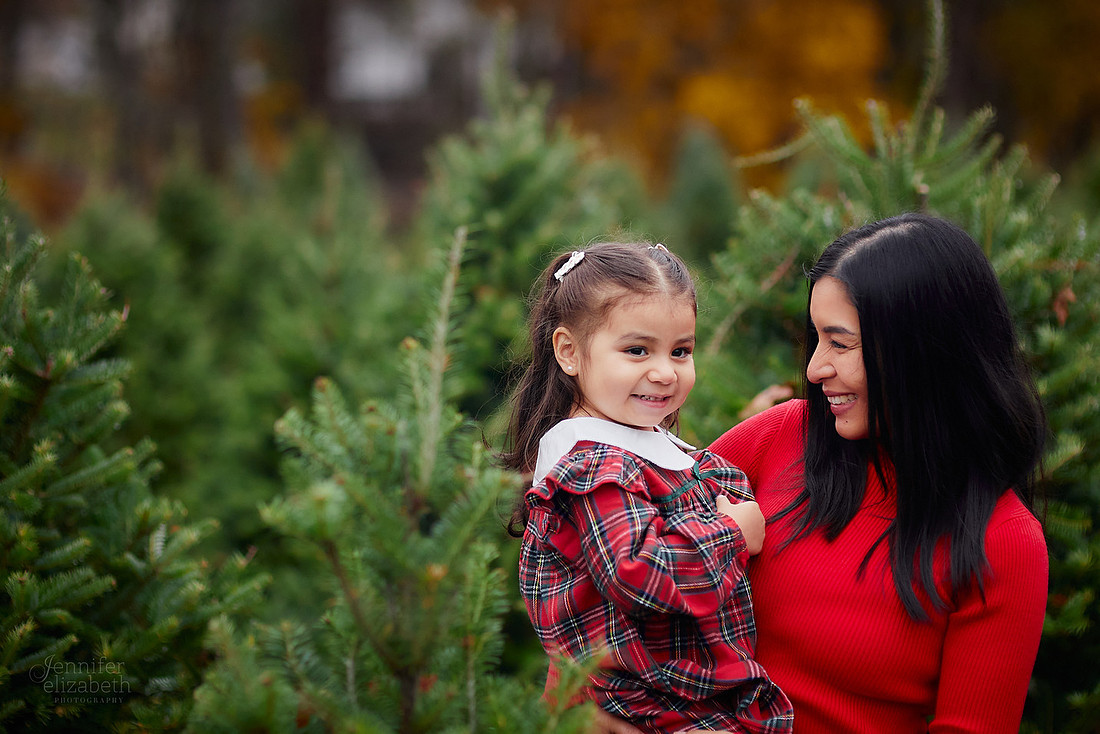 The M Family: Holiday Portrait Session at Rauh Christmas Tree Farm in Stow