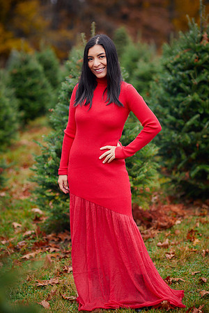 The M Family: Holiday Portrait Session at Rauh Christmas Tree Farm in Stow