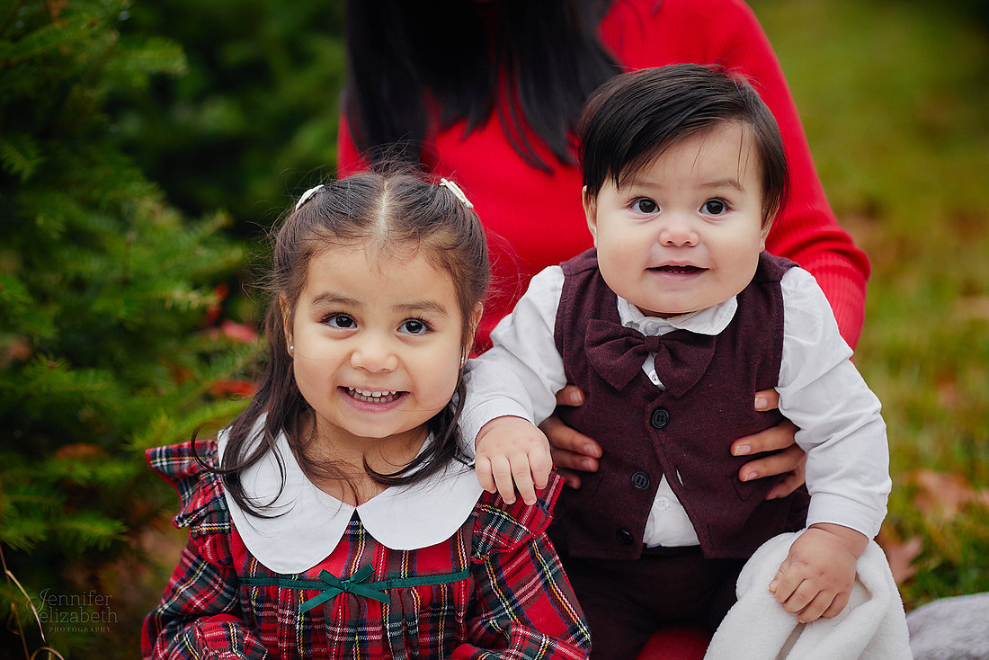 The M Family: Holiday Portrait Session at Rauh Christmas Tree Farm in Stow