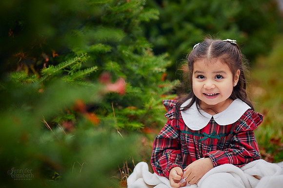 The M Family: Holiday Portrait Session at Rauh Christmas Tree Farm in Stow