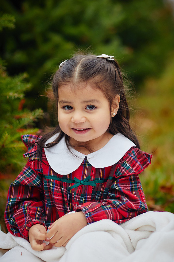 The M Family: Holiday Portrait Session at Rauh Christmas Tree Farm in Stow