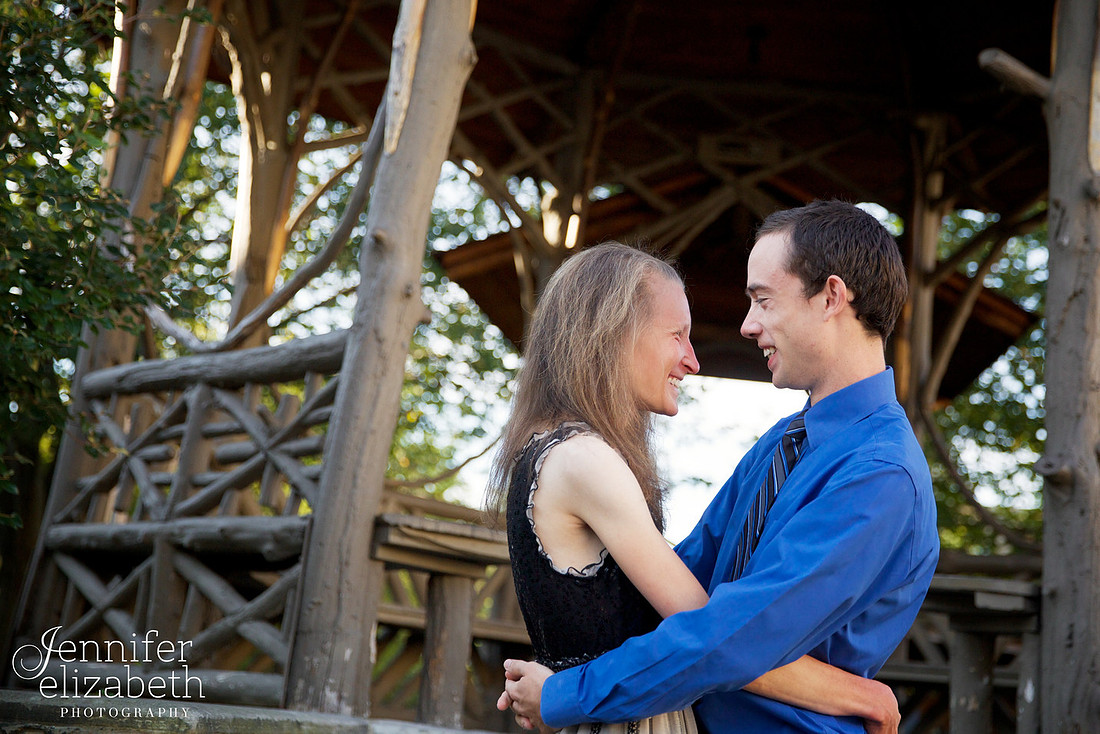 Bethany & Brett: Engagement Session in Chagrin Falls, Ohio