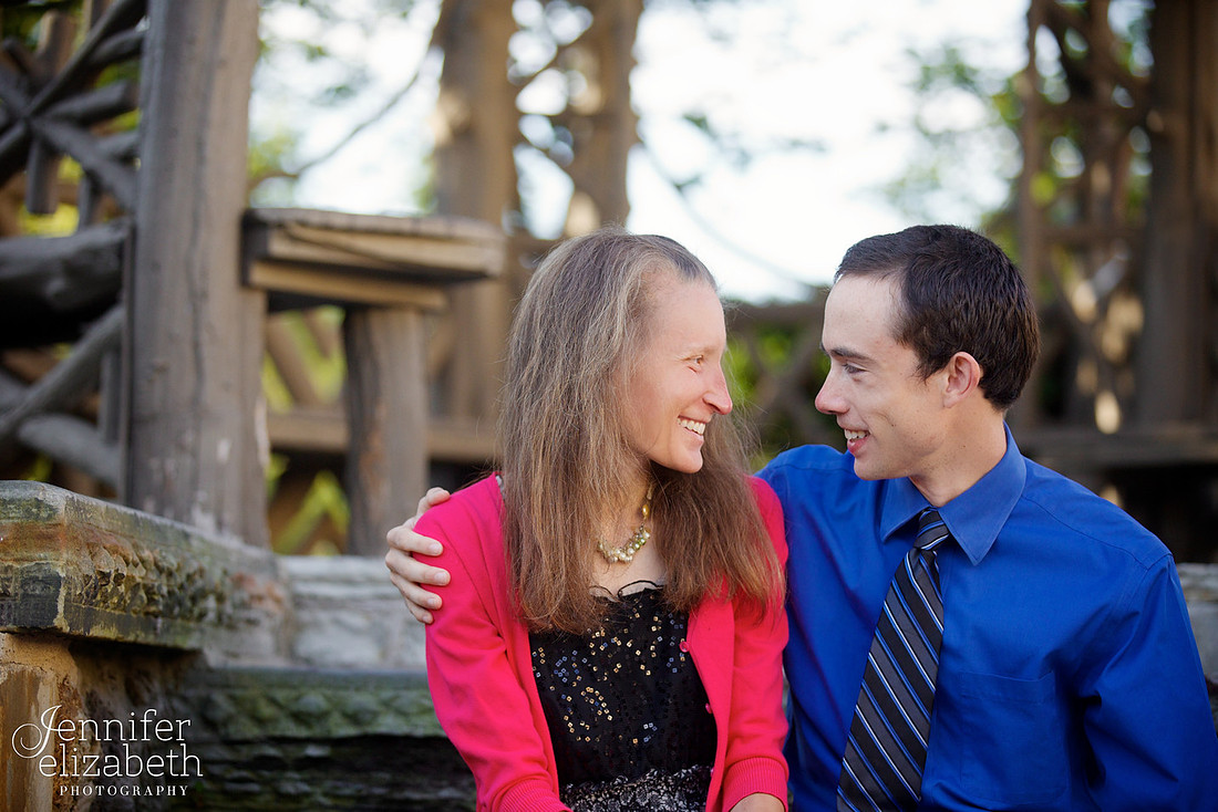 Bethany & Brett: Engagement Session in Chagrin Falls, Ohio