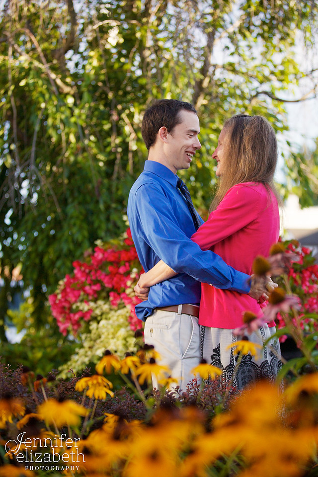 Bethany & Brett: Engagement Session in Chagrin Falls, Ohio