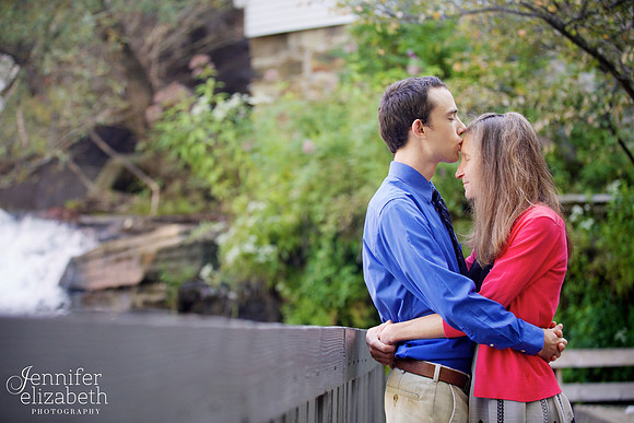 Bethany & Brett: Engagement Session in Chagrin Falls, Ohio