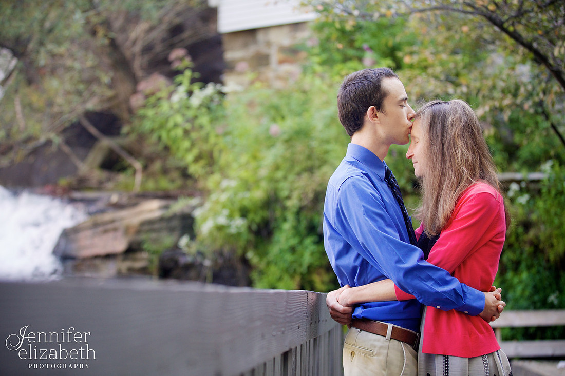 Bethany & Brett: Engagement Session in Chagrin Falls, Ohio