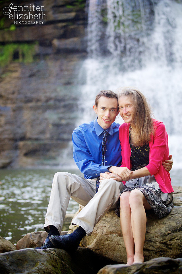 Bethany & Brett: Engagement Session in Chagrin Falls, Ohio