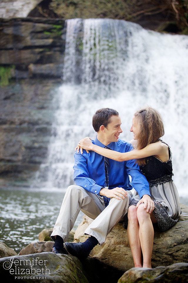 Bethany & Brett: Engagement Session in Chagrin Falls, Ohio