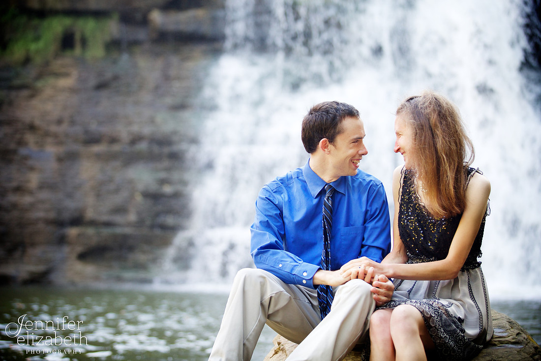 Bethany & Brett: Engagement Session in Chagrin Falls, Ohio