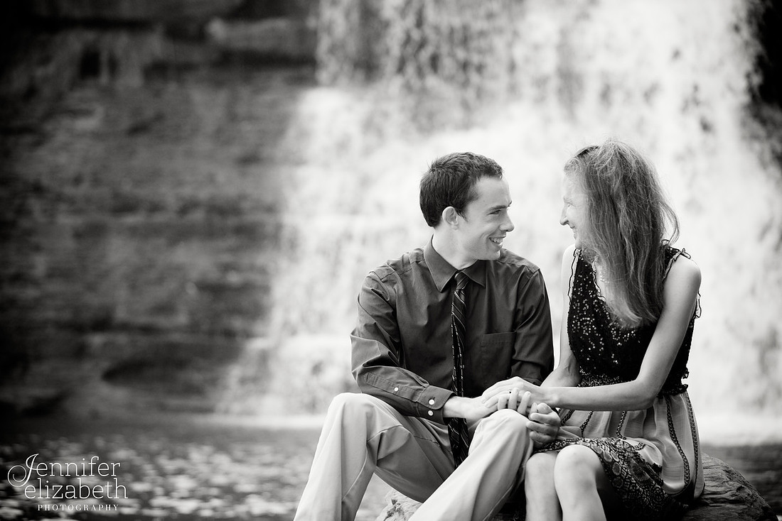 Bethany & Brett: Engagement Session in Chagrin Falls, Ohio