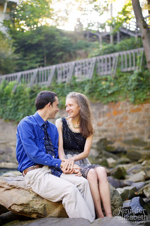 Bethany & Brett: Engagement Session in Chagrin Falls, Ohio