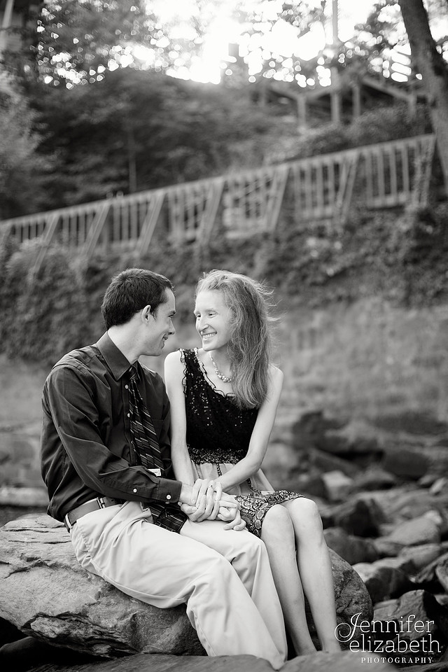Bethany & Brett: Engagement Session in Chagrin Falls, Ohio