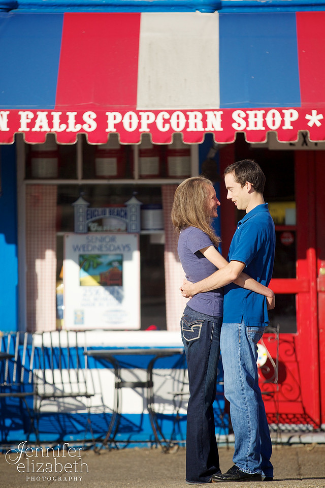 Bethany & Brett: Engagement Session in Chagrin Falls, Ohio