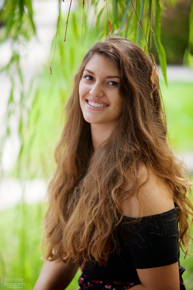 Lily' Senior Session in Goodale Park and the Short North