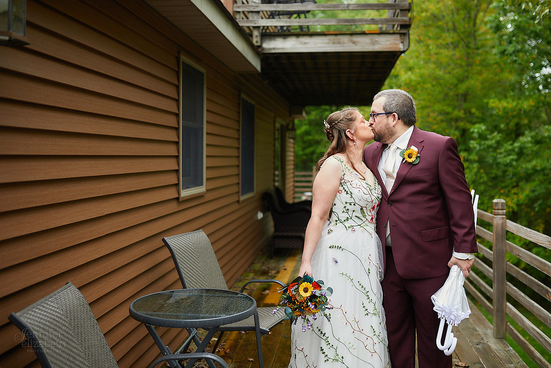 Maria & Matt: Wedding at Kingsville Lodge