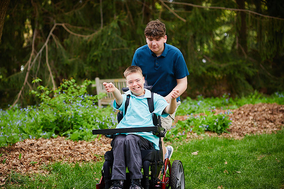 The C Family: Portrait Session at Inniswood Metro Gardens in Westerville